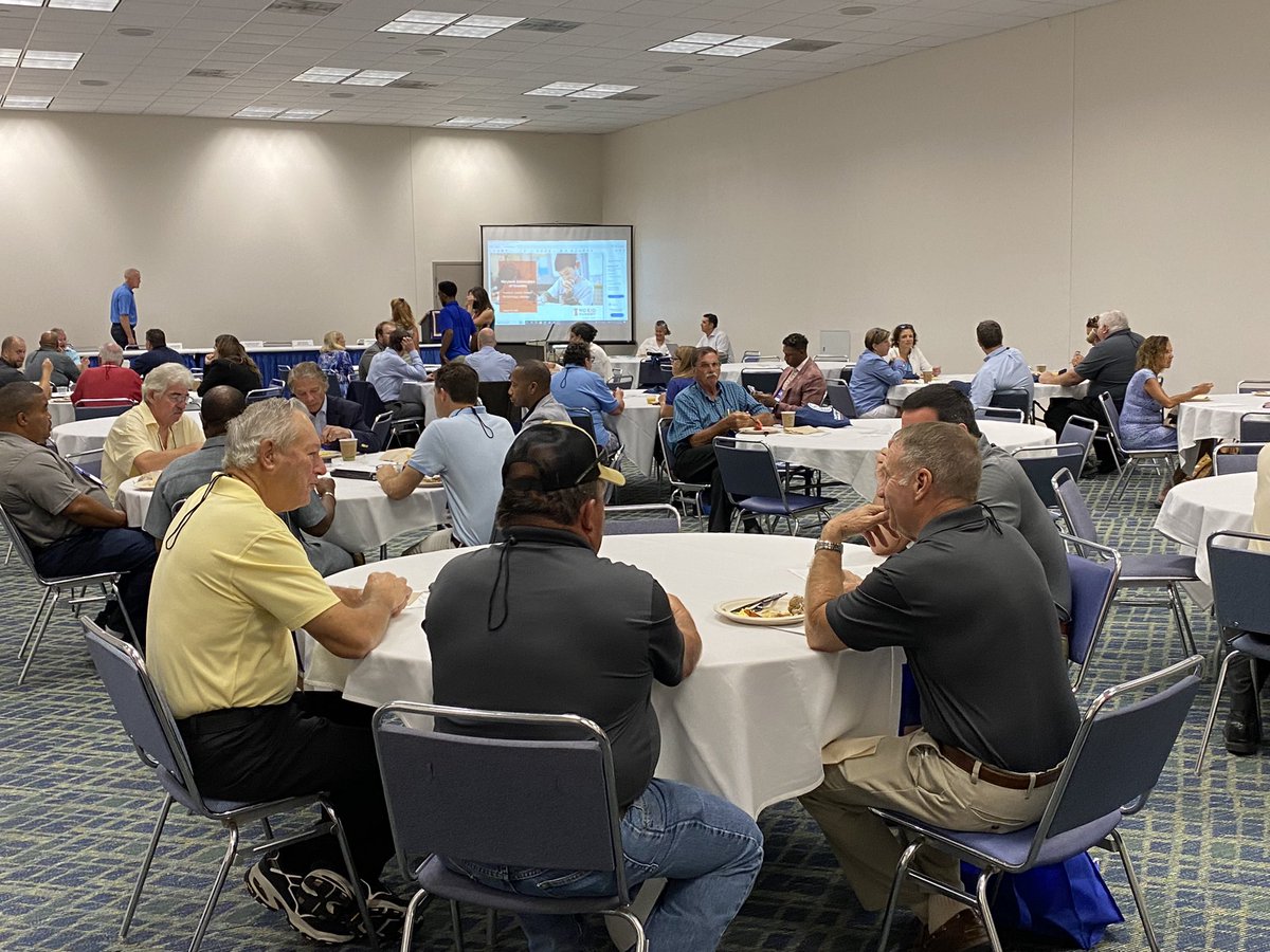 #MACoCon business meeting and breakfast about to get started. Thanks to <a href="/NortheastMaglev/">Northeast Maglev</a> and <a href="/NoKidHungryMD/">NoKidHungry Maryland</a> for sponsoring!