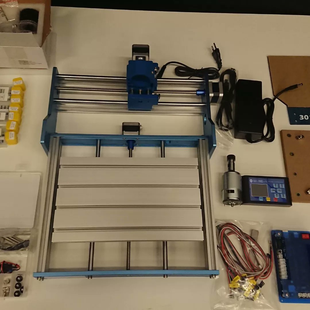 CyrZbib's tweet photo. [OPÉRATION CNC] 📦 Jour1 unboxing et montage pour la team fraiseuse 🍓 #bib2paris #paris20 #labenbib #Fablab #cnc #genmitsu #3018prover https://t.co/lYlIBRFpHc