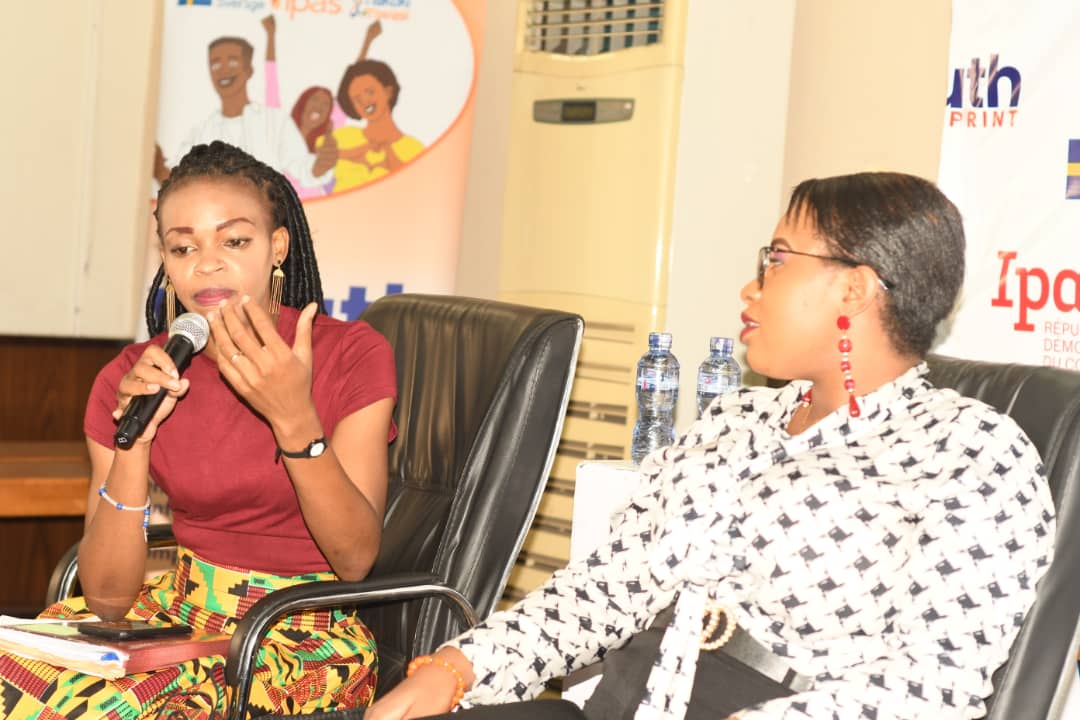 kams_hubert's tweet photo. #JIJ2022 : Prenant parole par rapport à  l'engagement communautaire,@Tracy_Ntumba a insisté sur le fait que les jeunes doivent s'informer et être en mesure de transmettre ces différentes informations à leur communauté pour combler un quelconque besoin qui se pose. #SSRnumerique https://t.co/OPC86B4j1P