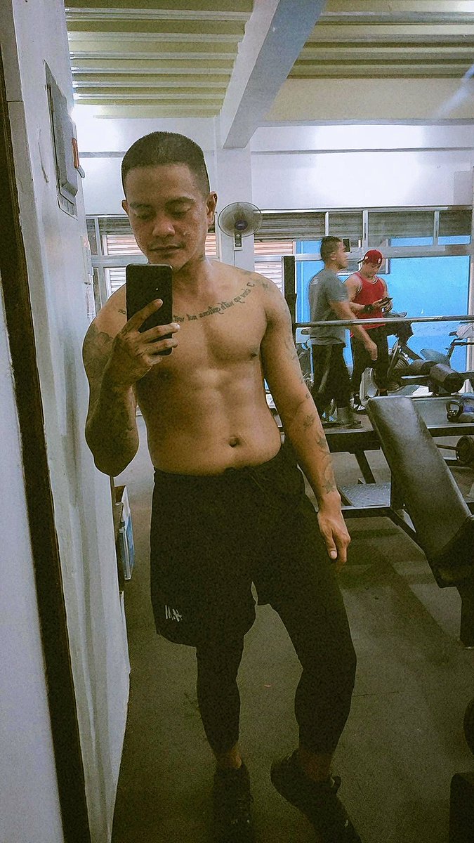 LPalambiano's tweet photo. Friday Grind 💪🏋️💦🦵

#Fitnessgoal #fitnessmotivation #RoadtoFitness #Gym #FitPLHIV #PLHIVFIT #FITPOZ #POZFIT #TAKEN❤️ https://t.co/Z2A25SvjlA