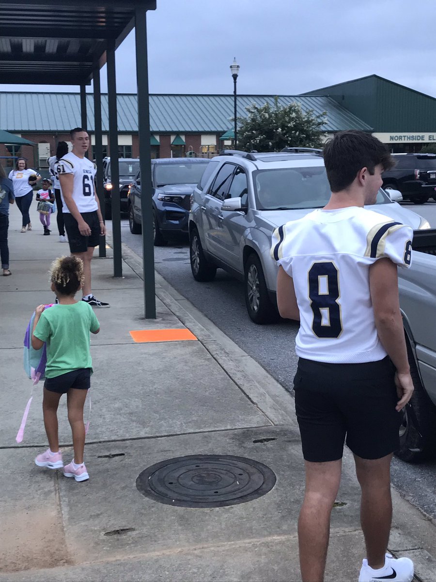 CoachDCrane's tweet photo. The ‘Cats are out and about this morning at our local elementary schools! https://t.co/erdpWWloMk
