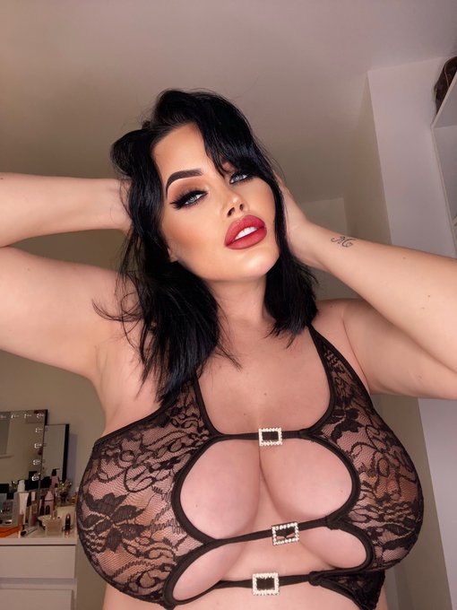 Are my tits big enough for you? 👀 https://t.co/Sf0YXUgQno