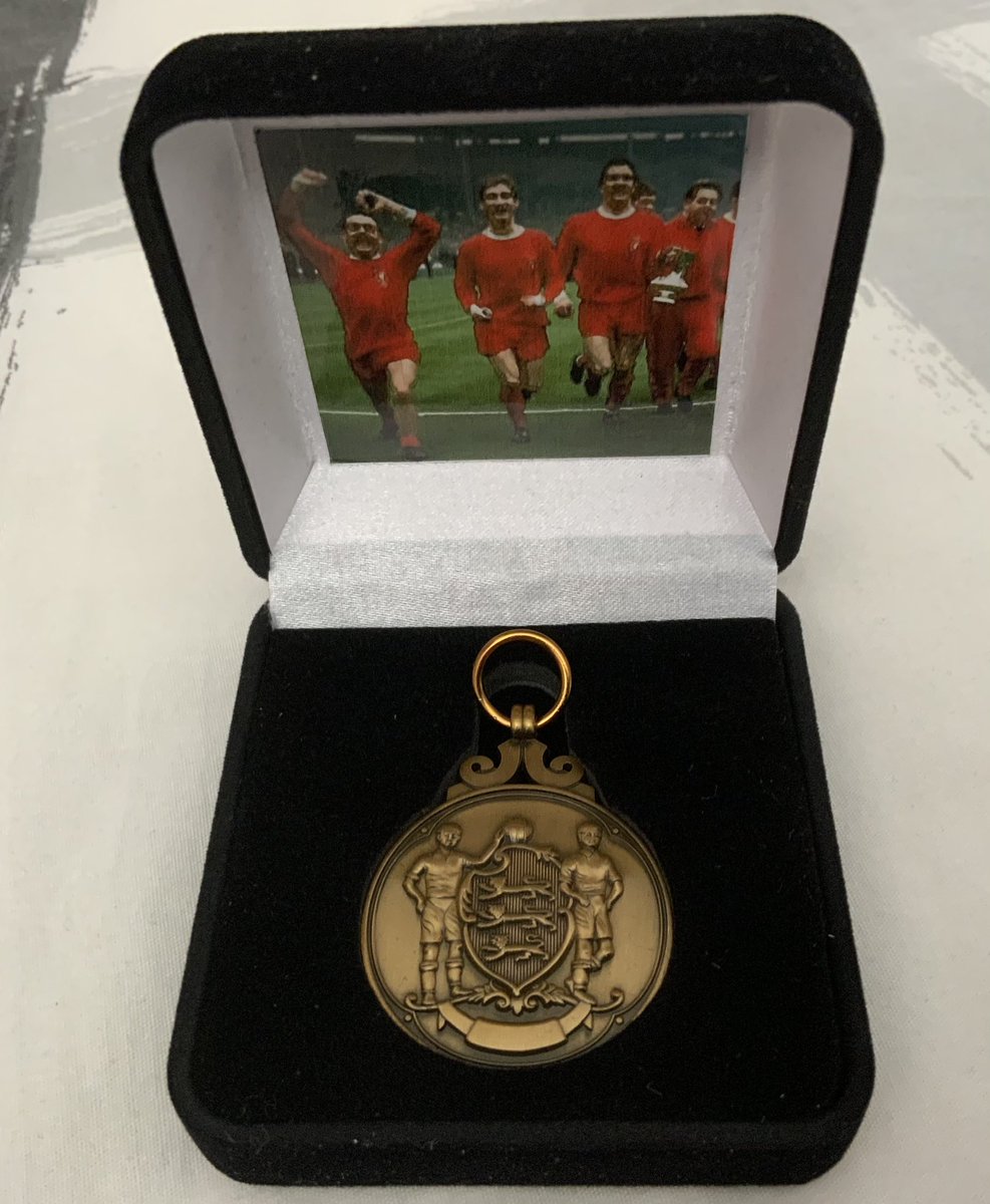 Big thanks to @The_MedalMan for this stunning 1965 fa cup final medal, also thanks to <a href="/PaulWilley10/">Paul Willey</a> for recommending 🏆🥇