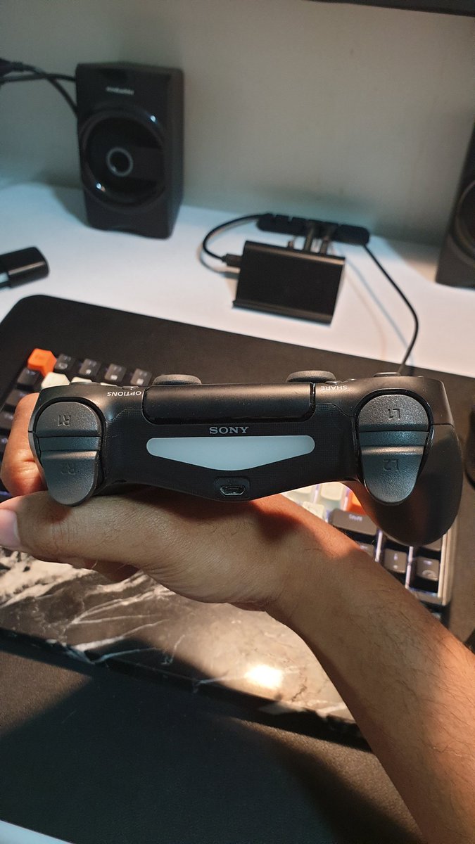 fzrdn's tweet photo. Dijual! PS4 Slim 1TB komplit + 1 Dualshock + 4 BD games + dus msh lengkap dgn buku bukuan + kartu garansi dan struk. Dijual karena jarang banget dipake, buat modal kawin. DM serious buyer only. https://t.co/nhPHStoHWO