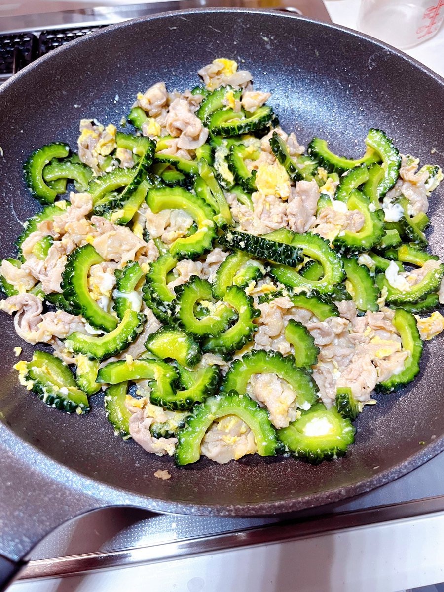 やっぱ夏はこれだよね ゴーヤちゃんぷるー にがい うまい これで海ぶどうもあった あいすのイラスト