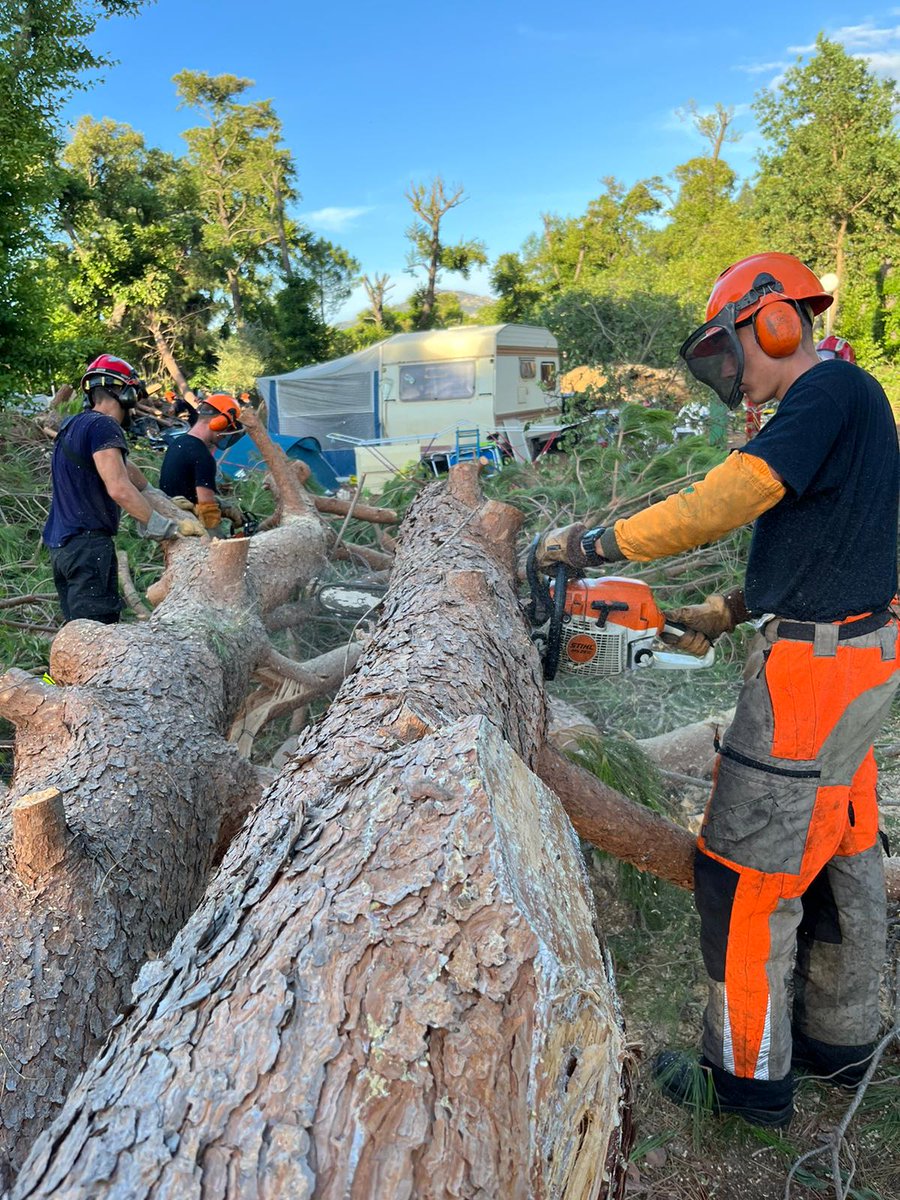 UIISC5CORTE's tweet image. Depuis hier matin, l&apos;ensemble de la Corse a été frappé par un violent épisode orageux ⛈️ L&apos;ensemble des sapeurs-sauveteurs, de l&apos;#UIISC1, l&apos;#UIISC5 et de l&apos;#UIISC7, ont été fortement mobilisés pour porter assistance aux sinistrés, fidèles à leur devise, #Servirpoursauver 🤝