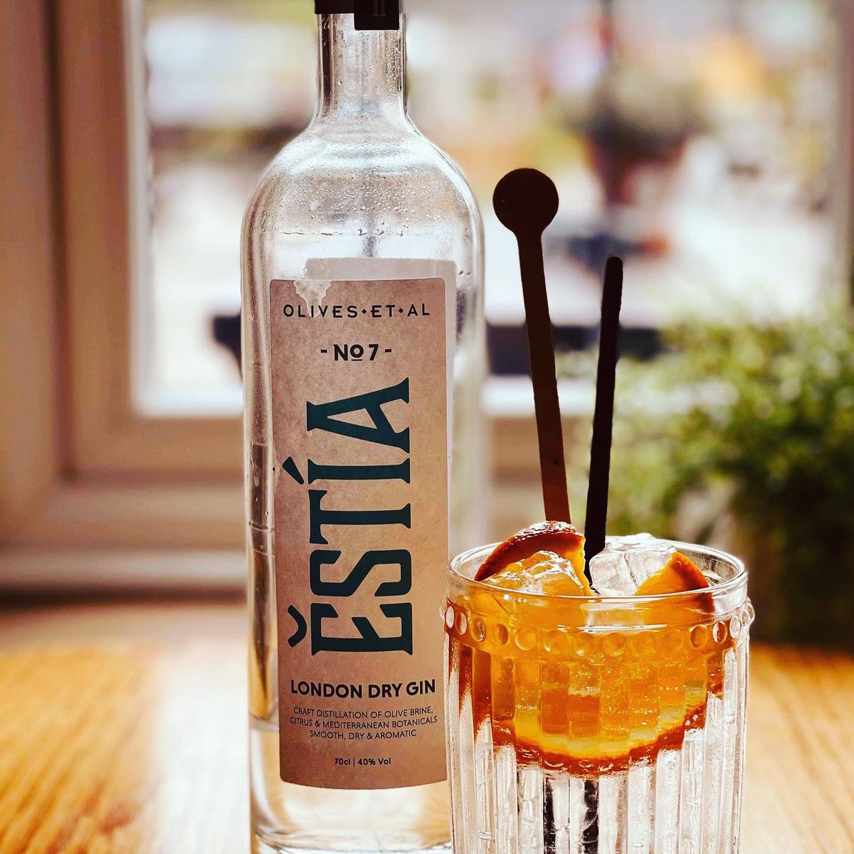 Hello Friday! 🍸 lovely to have some sunshine back today! 

Pizzas are on from 6pm this evening along with all your pub favourites &amp; roasts on Sunday 👍🏼😋

Hit the link here anvilpimperne.co.uk to book a table online 📲 

Have a great day all!