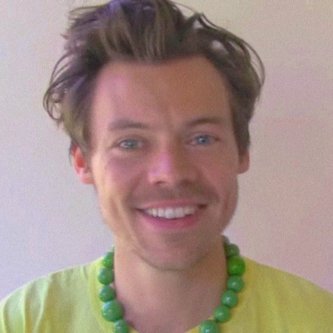 sunfflouwerry's tweet image. harry styles              harry styles 
2019                         2022