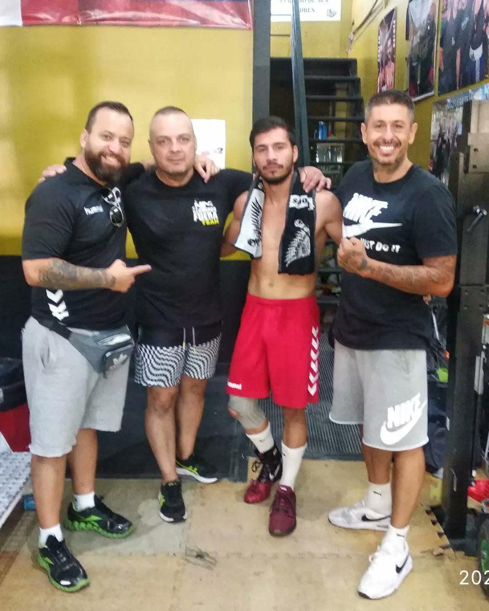 IRUTEAM's tweet image. Trabajo , trabajo y más trabajo.
Quiero puedo lo hago!!! Siempre
Sparring de hoy Johsua vs juan hinostroza.
Preparando sus próximos compromisos
Juan el 17 septiembre en Madrid
Johsua 1 octubre en Granada
Gracias Manu segundos fuera Fuenlabrada como siempre tío.