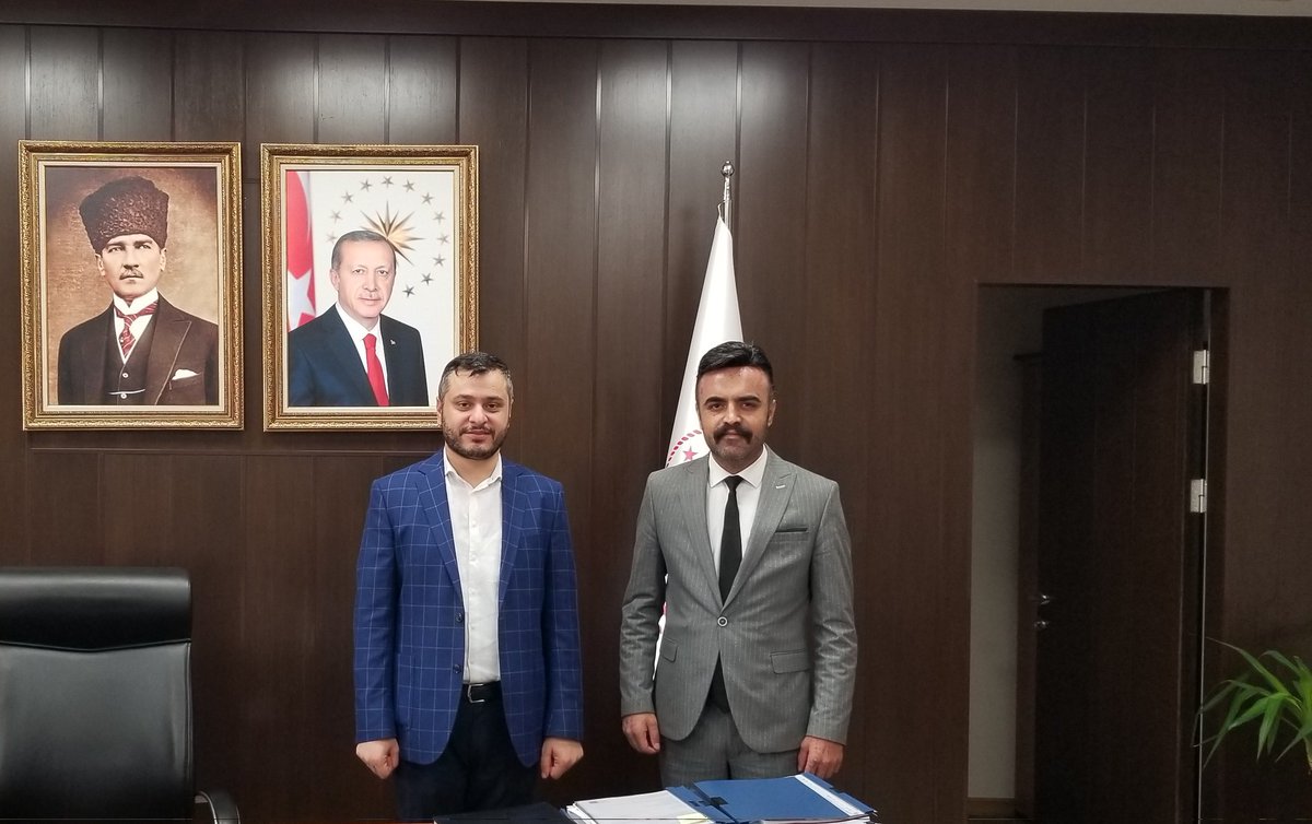 Gumruk_muhafaza's tweet photo. Dernek olarak tüm merkez-taşra personeliminizin maaşlarında iyileştirme yapmak amacıyla adalet kriteri çerçevesinde başlattığımız çalışmayı Strateji Geliştirme Başkanımız Sayın Süleyman ALICI Bey'e sunduk. Başkanımıza desteklerinden dolayı şükranlarımızı sunarız. @suleymanalicii https://t.co/6eVoJbd7uU