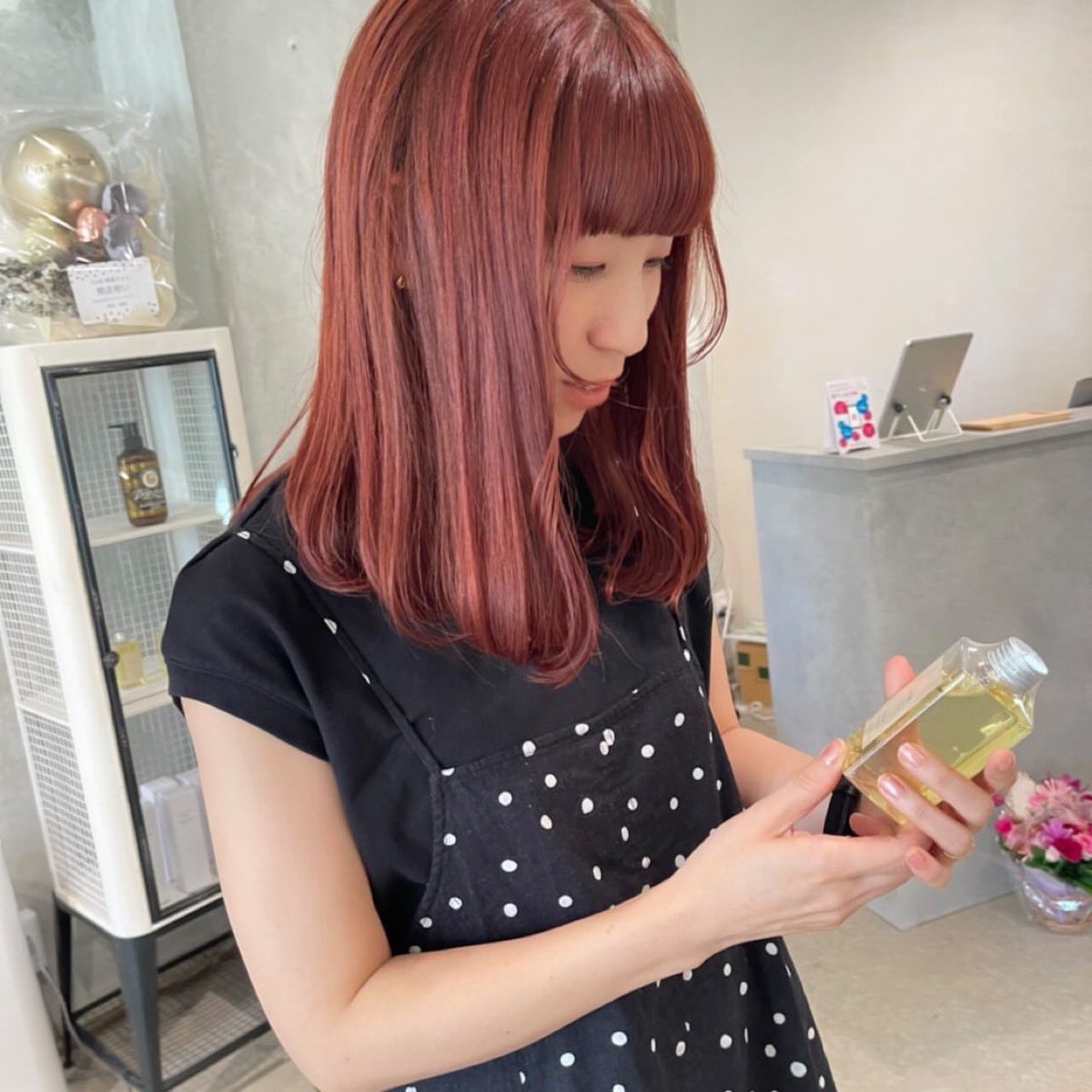 MIKKO_0903's tweet photo. 大好きな赤色に❤️
今まで担当してもらっていた美容師さんが独立して新しくお店をOpen💇♀️
周南市のPH通りにある「Uniik」
おそろいのかわいいカラーとロングからミディアムにカットしてもらいました♡
オリジナルオイルもGET!!!
#Uniik https://t.co/EZoxo6dB6Q