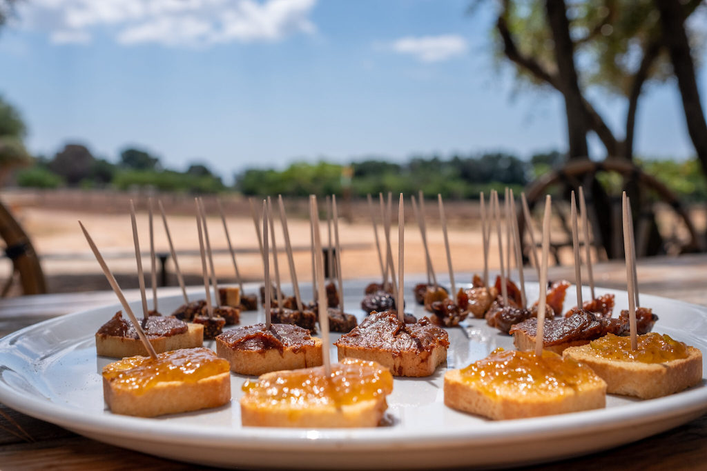 mallorcareflect's tweet photo. #FoodFriday from #Mallorca #Majorca #Spain: 'Fig love: Finca Son Mut Nou' by @estilo_palma. Tastings at: https://t.co/YPnepWHL2J https://t.co/ayMNHJFu3z