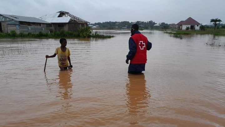 LiberiaRedCross's tweet photo. @LIBERIANREDCROSS We work with people in humanitarian crises to ease their sufferings and bring hope to them. Today we are happy to celebrate #WorldHumanitarianDay with a theme: #TheHumanRace.  Congratulations to all humanitarian actors for their services to humanity. https://t.co/nQJNq4ivzW