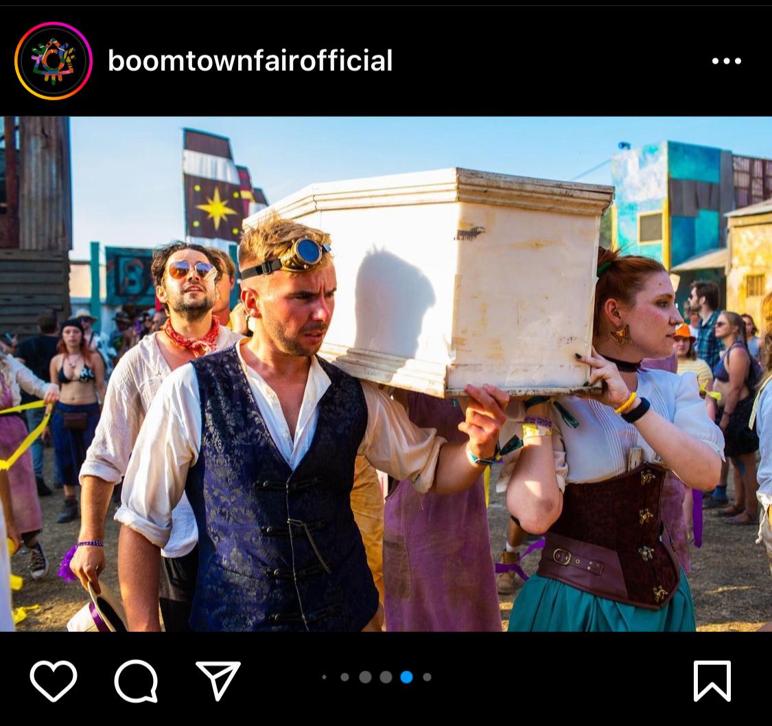 LydonBen's tweet photo. Had an unbelievable time playing Oscar Bayson @BoomtownFair . Big thank you to @exitprodu and all of our fantastic, wavey audience, you were hilarious and terrific. #donttrusttusk https://t.co/hO1LWnCIX9