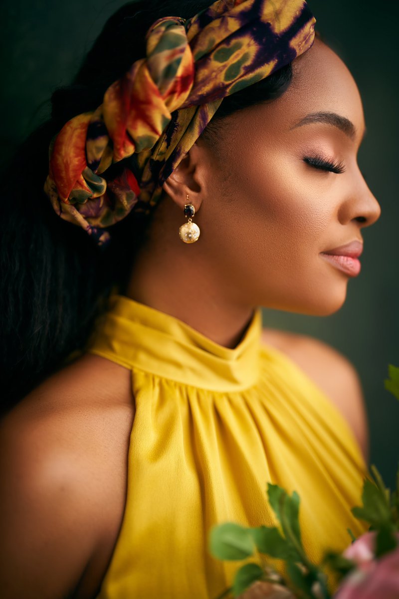 Celebrating World Photography day with this beautiful work of art by @bighstudios 

Featured - Diamond & Prong Set  Almandine Garnet ❤️ [from Plateau State, Nigeria 🇳🇬] Hand-patterned Earrings 

#WorldPhotographyDay #JewelryWithAStory #GarnetEarrings #DiamondEarrings #MinaStones