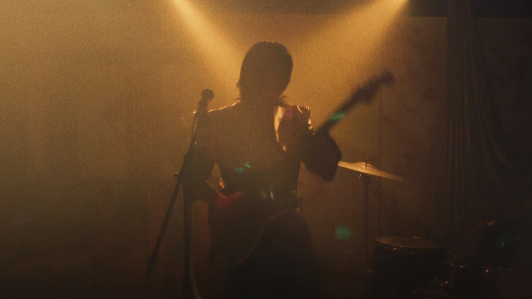 heyjuneupdates's tweet photo. earl on @Bsilonga’s new mv!!! https://t.co/vYCXnHH20U