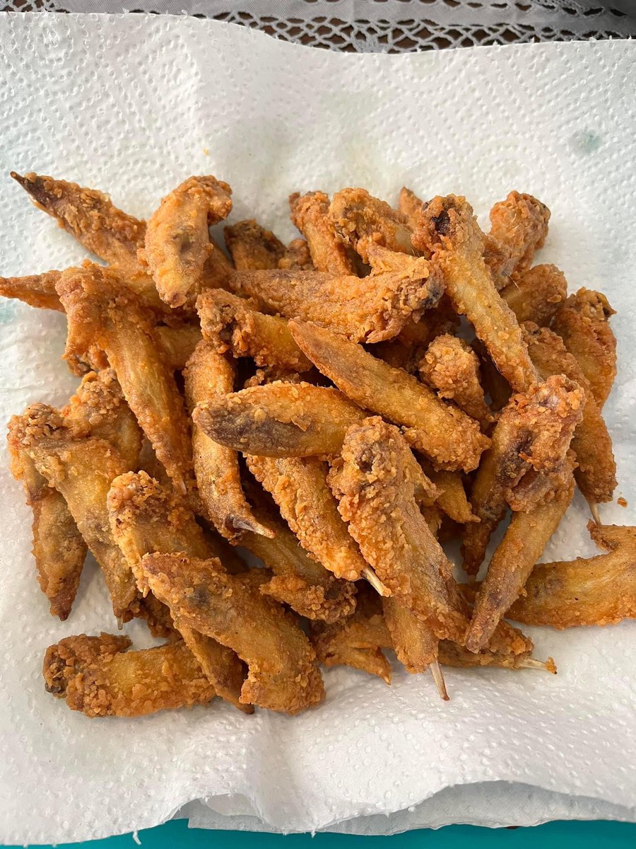 ImJustErnest's tweet photo. Fried wing tips 😵 https://t.co/UoqFcIcHTZ