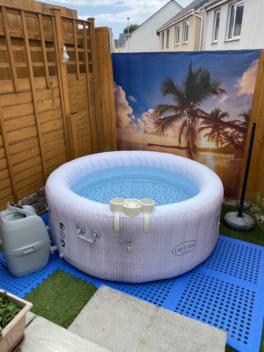 cooksterbird1's tweet photo. They say you can’t buy happiness, I don’t agree, I’m very happy right now, possibly the happiest I’ve been in ages 🥰🥰🥰 #layzspa #mybubbles 🐠🫧🫧🫧 https://t.co/shjZ6REPRE