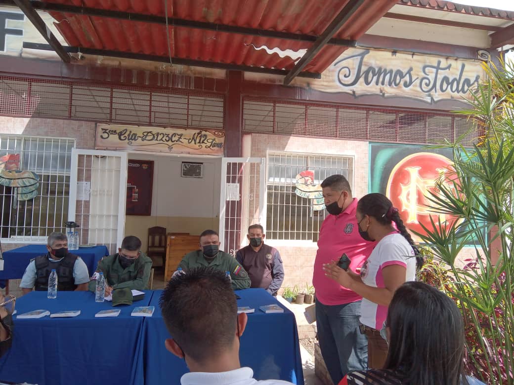 #19Ago | 🇻🇪
A la Patria guerrera, amorosa y victoriosa. Desde la #Comuna Armando Bonilla, apoyamos a los trabajadores de Piedra del Altar y minas del Aruco, que fueron despedido injustamente en nuestro territorio de la comuna  
<a href="/NicolasMaduro/">Nicolás Maduro</a>
#CongresoNuevaÉpoca
@GNB_Pueblo