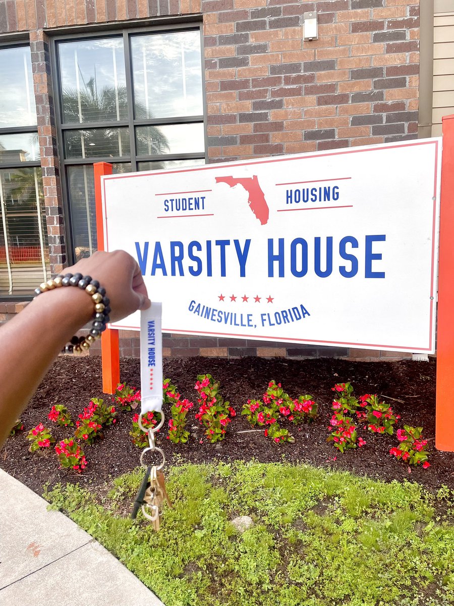 VarsityHouseUF's tweet photo. 🏡 Your access has been granted. Welcome home to all our newly certified Varsity House residents 😍 

Please note: check-in is happening in the leasing office. See you soon! https://t.co/BbEbbVxAQw