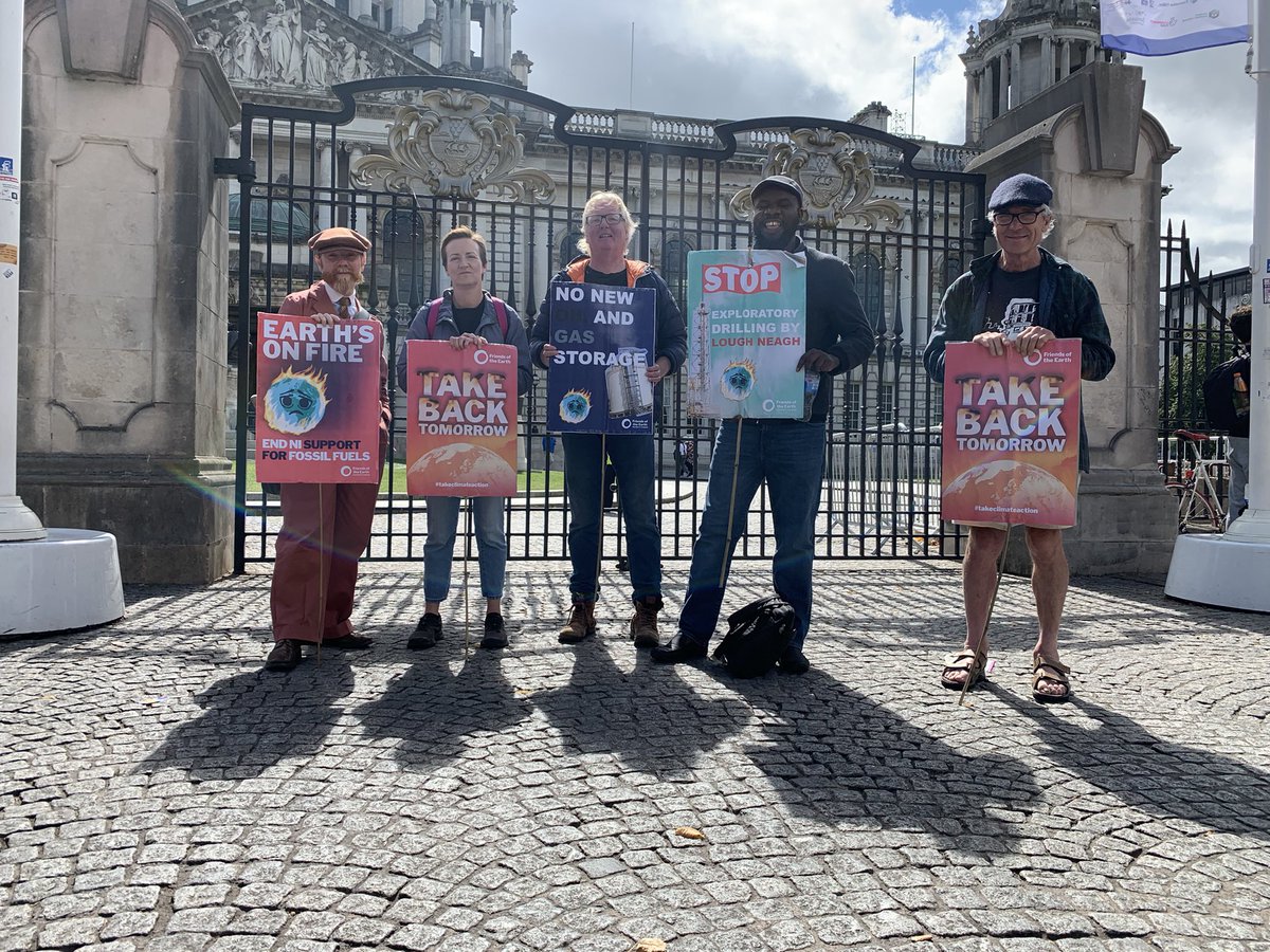 At City Hall Belfast striking with @ycanibelfast @yca_ni @foe_ni 

‼️Leaders listen up‼️Take action on climate breakdown ‼️

#climateaction #fridaysforfuture