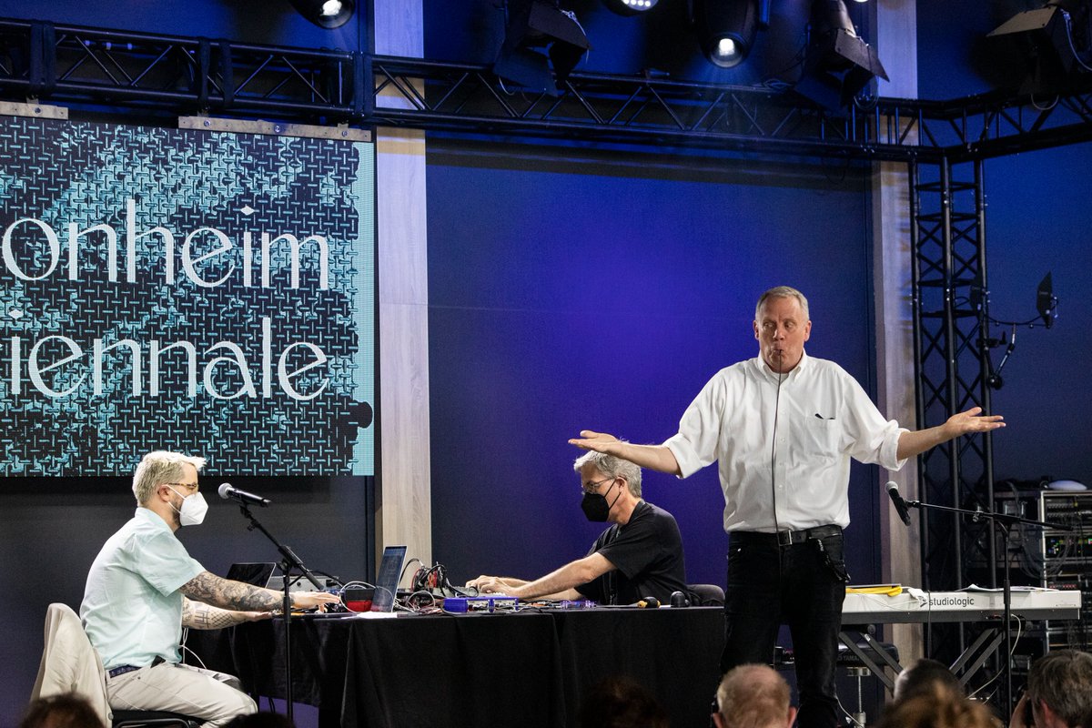 MTriennale's tweet photo. MATMOS (@DDDrewDaniel  + @lordmcess ) &amp; WOBBLY (#JonLeidecker ) made their "Bizarre Supergroup" a happening of technical sound virtuosity and humorous, deeply satirical, grandiose absurdity.

Photos: Miriam Juschkat for @MTriennale https://t.co/Ja68gmk5e0