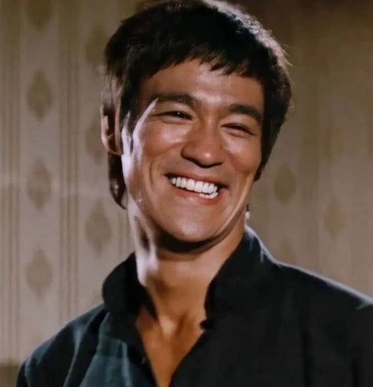 bruceleedragon1's tweet photo. Happy💛Friday! That Bruce Lee Smile…Have a Great Weekend! https://t.co/1sQCopKG3C