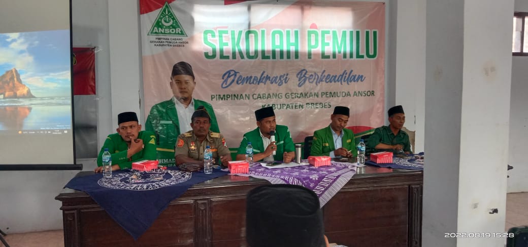 PCAnsorBrebes's tweet photo. Alhamdulillah, tadi siang, Jum'at (19/08), Ketua @PCAnsorBrebes, sahabat @AhmadMunsip membuka kegiatan Sekolah Pemilu bagi Kader GP Ansor se-Kab. Brebes di Zona Barat (5 PAC), yang diselenggarakan di Aula Balai Desa Tengguli, Kec. Tanjung.

#AnsorBrebes #SekolahPemiluAnsorBrebes https://t.co/ukBGHoTsHP