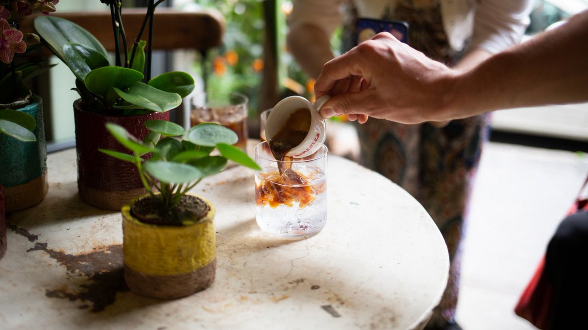zafiatoroasters's tweet photo. Nothing like mixing up your usual coffee routine with an iced espresso on a hot summer day. #summerdrinks #icedespresso #drinkbettercoffee #brewitlikeyoumeanit https://t.co/jZ3NeSNmzr