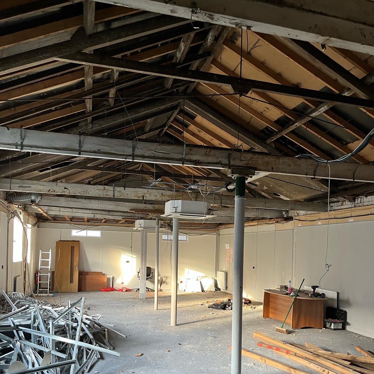 Transformation under way!

Hidden behind the dull suspended office tiles is a beautiful vaulted ceiling 😍 

#newstore #newsite #newlocation #birtellis #birtellisiscoming #good #honest #natural #localbusiness #familyowned #earlsdon #coventry #warwickshire