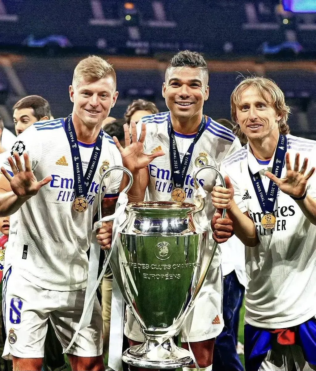 KunchiWu10's tweet photo. Best midfielders ever https://t.co/FrjRTtx0pR