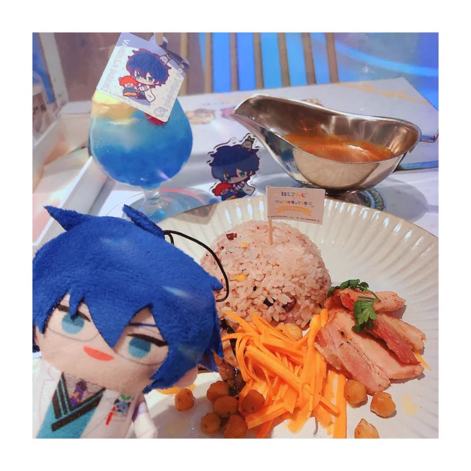 スモークもわもわピカピカ行ってきました嬉しそうなぱぺと博士のデザートにあわせてチョコミントをまとったぱぺですグッズとてもかわいいカレーとてもうまいでした 