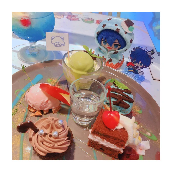 スモークもわもわピカピカ行ってきました嬉しそうなぱぺと博士のデザートにあわせてチョコミントをまとったぱぺですグッズとてもかわいいカレーとてもうまいでした 