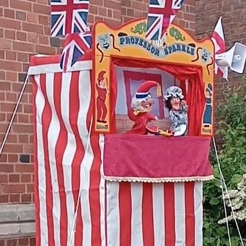 CannockWalkinSt's tweet photo. 🎶Oh, I do like to be beside the seaside, I do like to be beside the sea🎶 Ok, we may not have the actual seaside but we will have the  best seaside entertainment 'Punch and Judy' There will be 3 shows on the day at Beach Party (Celebrate Cannock)
#BeachParty #celebratecannock https://t.co/NznxAo2Qnz