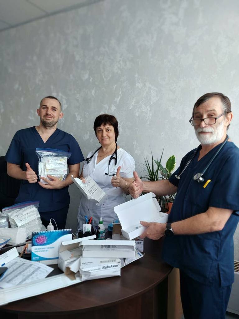 Team4Ukraine1's tweet photo. Další úspěšná akce našeho týmu 😉. Tentokrát zásobování léky a zdravotním materiálem od našich přátel z Floridy 🇺🇸 do vojenské nemocnice v Dniprodzeržinsku 🇺🇦. 🇨🇿🤝🇺🇦

#team4ukraine #supportforukraine #medicalaid #charity #czechhelp #usfriends https://t.co/a8PJ8BAg2L