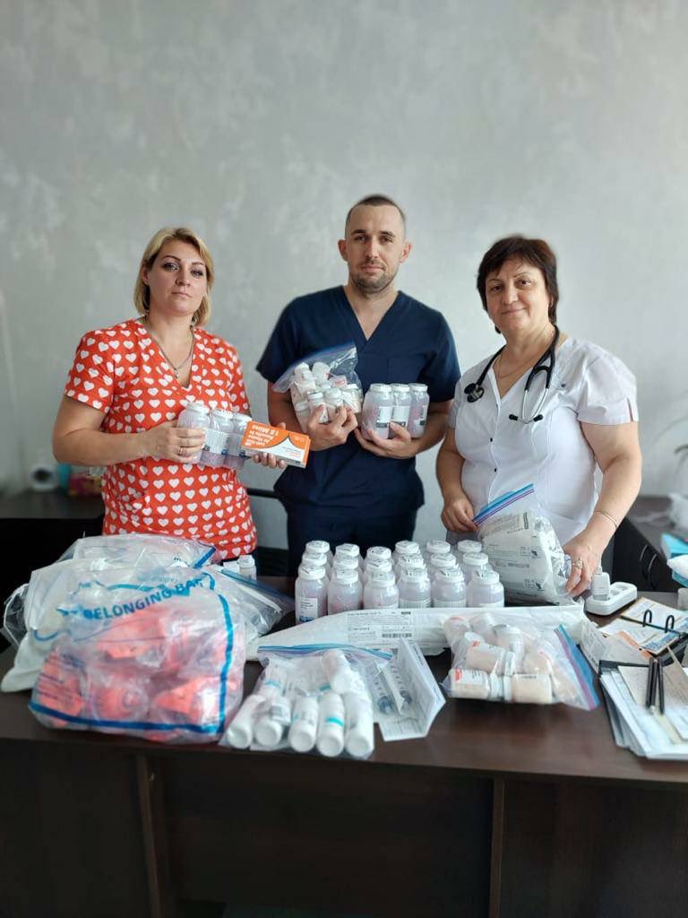 Team4Ukraine1's tweet photo. Další úspěšná akce našeho týmu 😉. Tentokrát zásobování léky a zdravotním materiálem od našich přátel z Floridy 🇺🇸 do vojenské nemocnice v Dniprodzeržinsku 🇺🇦. 🇨🇿🤝🇺🇦

#team4ukraine #supportforukraine #medicalaid #charity #czechhelp #usfriends https://t.co/a8PJ8BAg2L