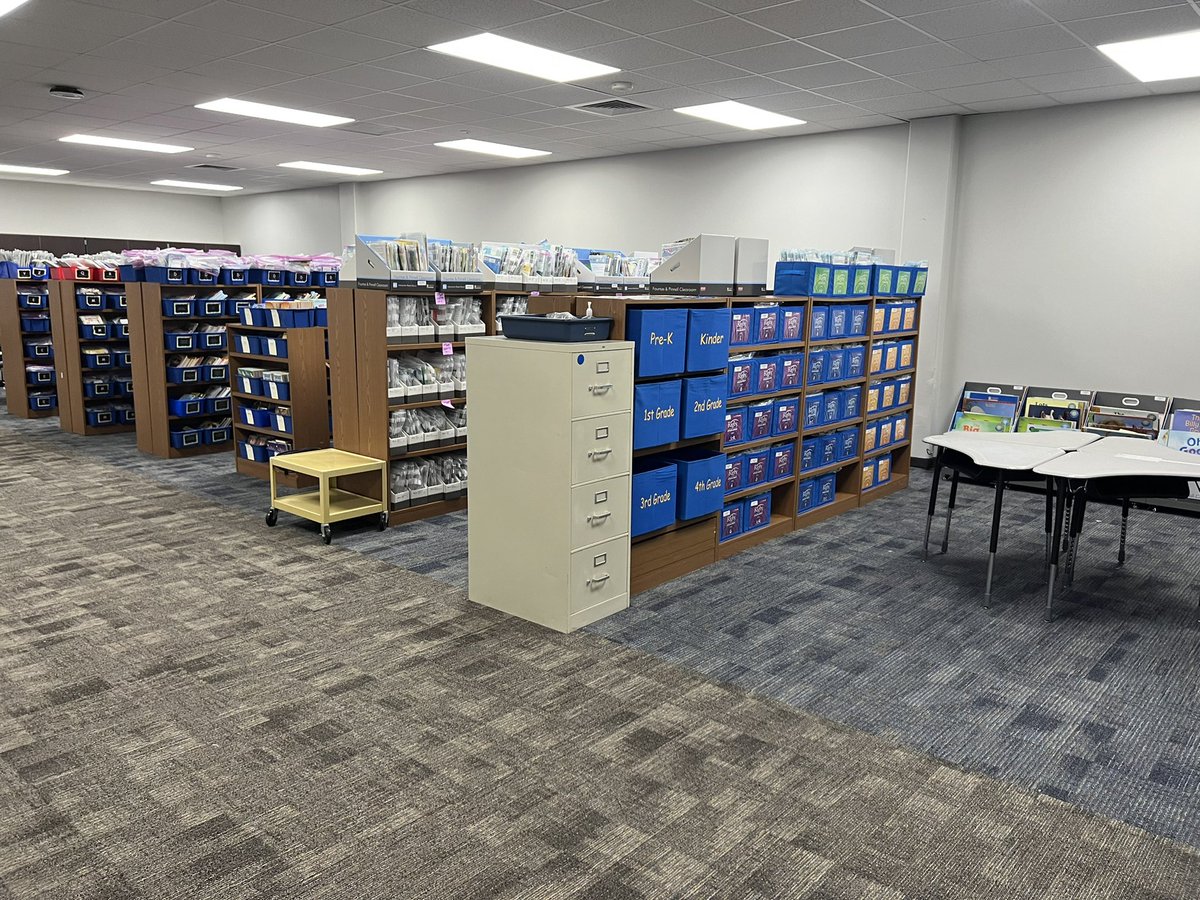 Shout out to everyone who made this happen in one week. This picture in no way does the amount of books that were sorted and put away justice. I’m so thankful for everyone who helped! @FranconeElem #falconssoar #literacylibrary #teamwork #bethechange