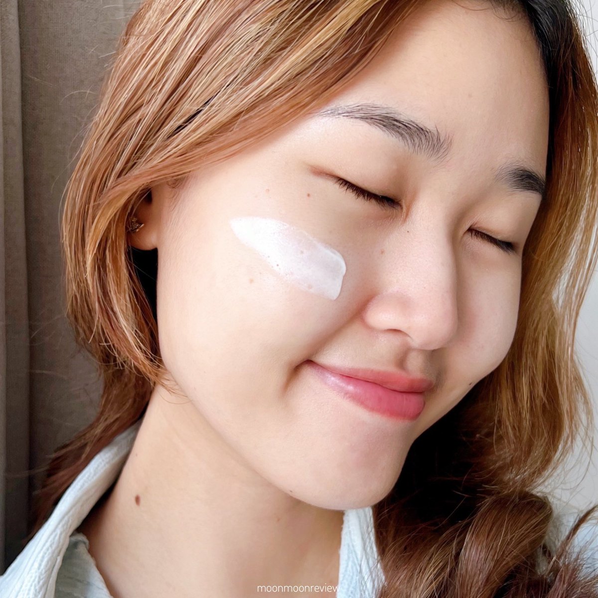 moonmoonreview's tweet photo. เอาอีกแล้ว อยู่ๆสิวก็บุกเต็มคางเลย ได้ฤกษ์ลองใช้สกินแคร์ใหม่อีกตัว น้อง #Uniskin ช่วยสลายสิวอุดตัน สิวอักเสบ พวกสิวเรื้อรังก็เอาอยู่ แต้มได้เลย หรือจะทาบางๆทั้งหน้าเพื่อลดสิวสิวเสี้ยน สิวผดได้อีก หมดหลอดเมื่อไรซื้อซ้ำแน่! #รีวิวยูนิสกิน #ใช้ดีบอกต่อสิว https://t.co/qDBGuNPJm7