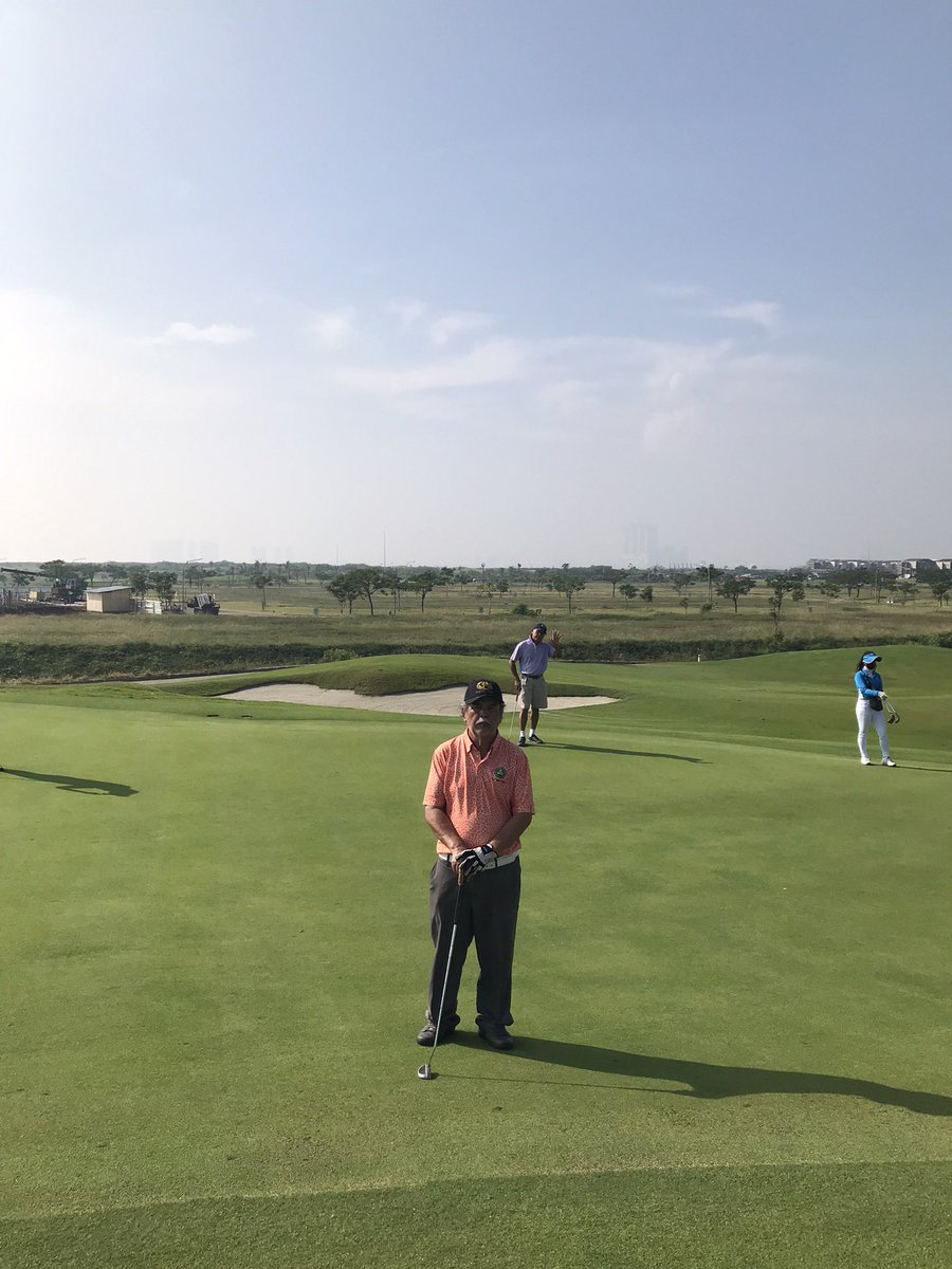 yahyayunos's tweet photo. Golfing in Jakarta https://t.co/YAHwoqhiOm