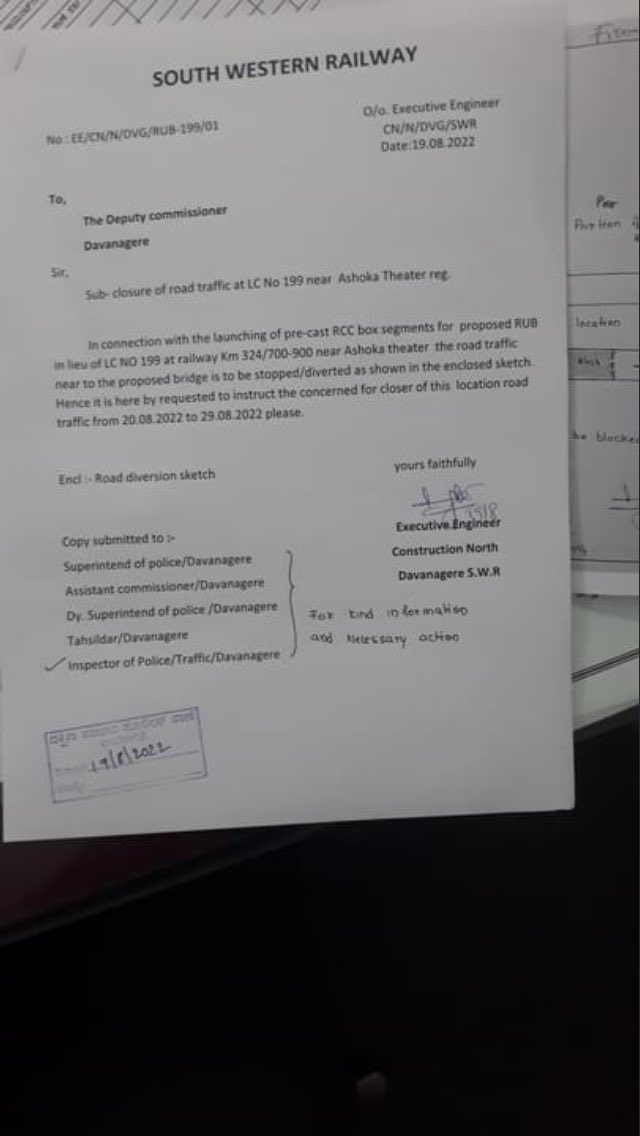 Veeresh955899's tweet photo. From tomorrow, #Ashoka Road, Bridge (RUB) work, #Davanagere - LC GATE 199 to start, use alternative road for next few days 🙏🏻🌟 🚆 Only one part of the road will be open https://t.co/VwuNZkpxqg
