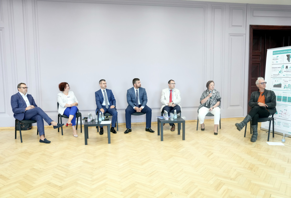 RTU_SESMI's tweet photo. Š.g. 17.augustā AS “LatRailNet” diskusijā “Dzelzceļš vai autotransports kravu pārvadāšanai – kas ir sabiedriski izdevīgāk?”, piedalījās asociētā profesore, SESTEL katedras vadītāja Ingūna Jurgelāne-Kaldava un AS “LatRailNet” valdes priekšsēdētāja, SESMI docente Justīna Hudenko. https://t.co/JaRYoy3iD8