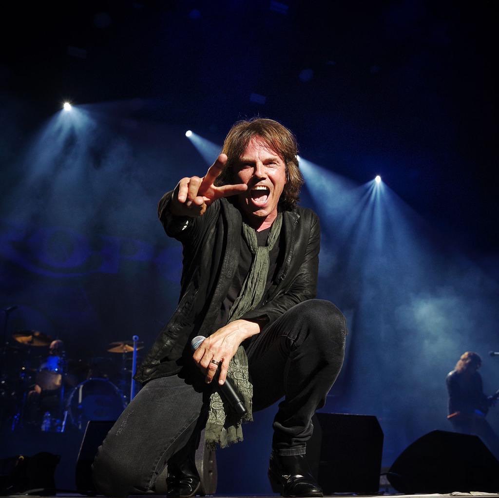 WereRockStars's tweet photo. Cómo no felicitar a este consentido, sobre todo de RS Tempest, 🤩 nada menos y nada más que al vocalista de #Europe el guapísimo #JoeyTempest 😍 #HappyBirthday 🥳🍻

#WeAreRockstars 🤘 https://t.co/VDBMONR2rM