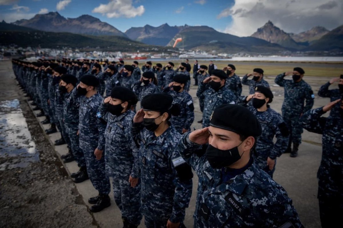 PucaraDefensa's tweet photo. Argentina crea #Guarnicion #Militar Conjunta en Tierra del Fuego
@EMCOFFA_Arg @cocoantar @Armada_Arg @FuerzaAerea_Arg @MindefArg @AntarticArg #Antartida #emco #lade @Ejercito_Arg #marambio
https://t.co/ydbQS8aztM https://t.co/nkY8y4BRsX