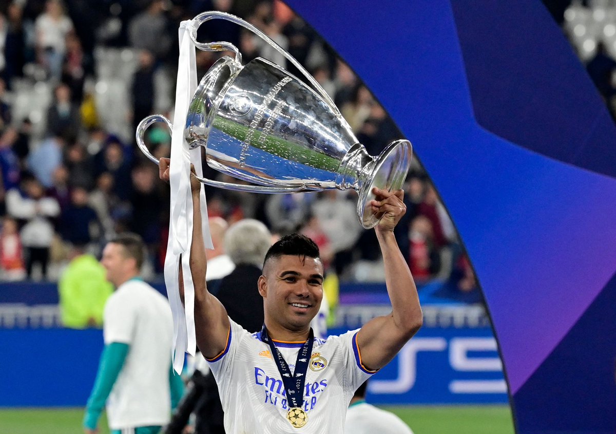 Y antes que <a href="/MartinBraith/">Martin Braithwaite</a> y <a href="/samumtiti/">Samuel Umtiti</a> se fueran del Barça 

Se a ido Casemiro del Madrid

Nah!, De locos......
