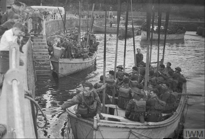 Check out this shot of Canadian troops practicing landing techniques at the Combined Operations Training Centre in Inveraray. 

Looking for somewhere to use as your base to explore Argyll's secret coast and the stories it holds?

bit.ly/3EZMohh

📸 IWM H 13625.

#History