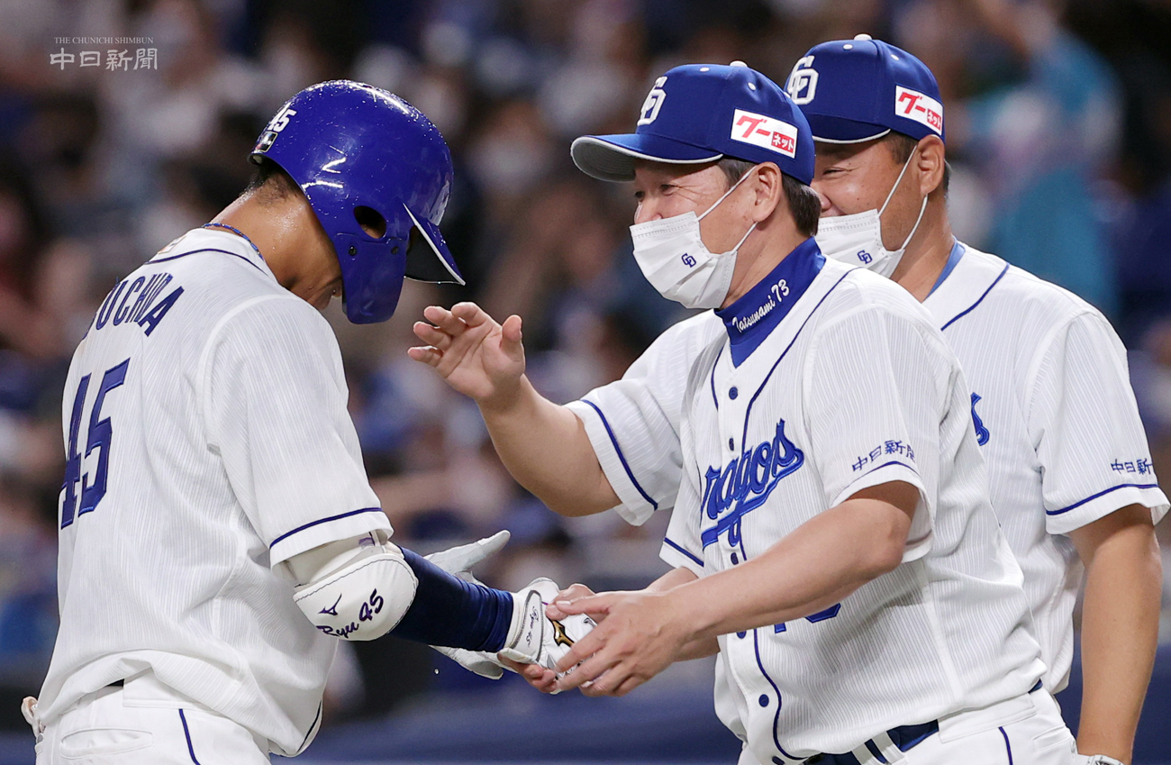 中日ドラゴンズ 立浪和義監督 ロゴ入りクロス封入 フォトパネル 中日ドラゴンズ オフィシャルウェブサイト - ドラゴンズニュース