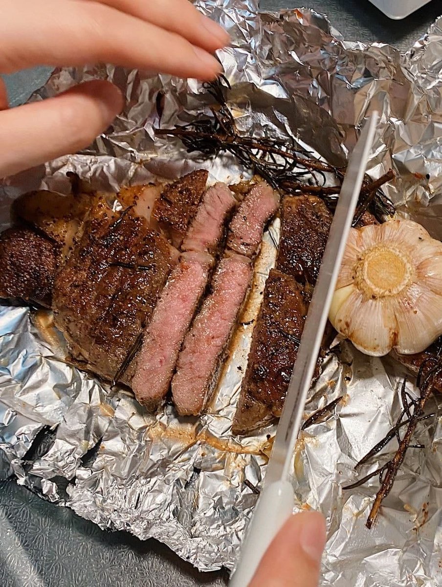 anna37849261's tweet image. Of course while you work, take care of yourself