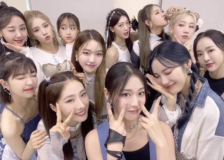 theloonafest's tweet photo. Always with LOONA! The past 4 years have had highs and lows but it has been an honour to be your orbit 💫

Thank you for everything 🥺

#4YearsWithLOONA #LOONA_LOVE_4th_EVA https://t.co/IQoVa5f5UT