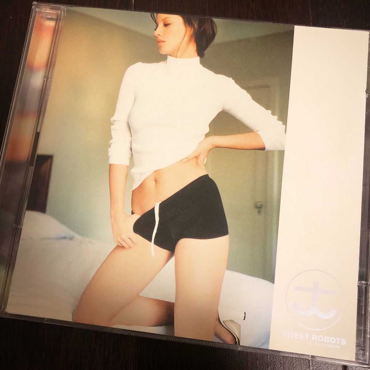 fw3mf4df3's tweet photo. SRATM。もう25年も前だそう。当時オシャレなんて言われている人は皆聴いていたイメージがあった。今でも多分そうだろうと思っている。
#sratm #sweetrobotsagainstthemachine #towatei #テイトウワ https://t.co/m2QSf5CfFJ
