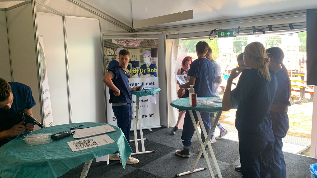 Ons project op Lowlands 2022
Dr Borrel of Dr Bob, hoe opereer jij met een drankje op?

Probeer het zelf op het Lowlands Science festival! Nuchter of een paar drankjes op, kom oefenen en kijk hoe goed je kan opereren.

 #LL22 #LLScience